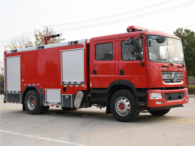 東風8噸泡沫消防車
