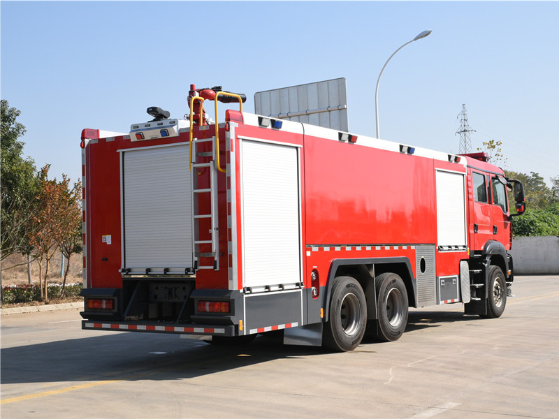 汕德卡15噸泡沫消防車(chē)